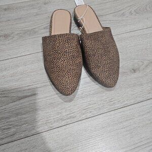 Old Navy Slip-on  Color Brown, Size 7